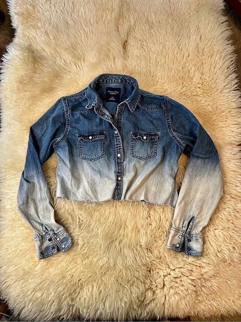 American Eagle Ombré Cropped Denim Long Sleeve Shirt Women’s Size Large